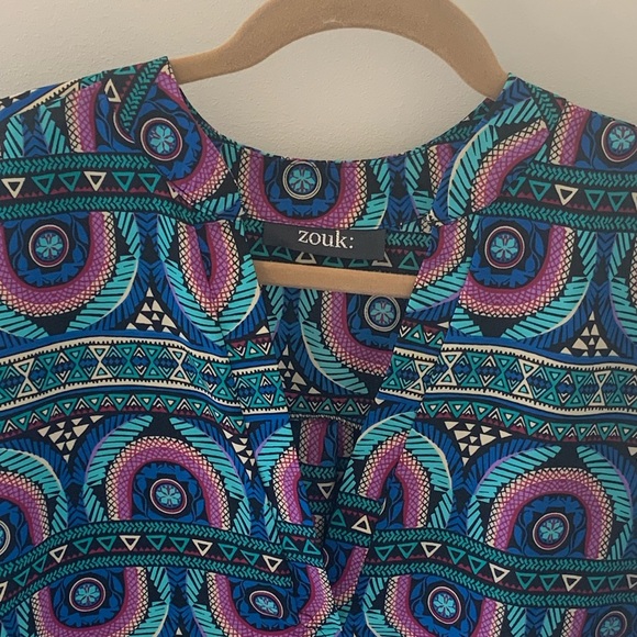❎SOLD❎BNWOT💘ZOUK:⭐️WOMEN’S FLOWY V CUT TRIBAL PRINT SHIRT💘 - Picture 10 of 10
